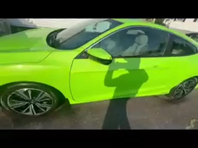 Lime green Civic gloss check along the driver side